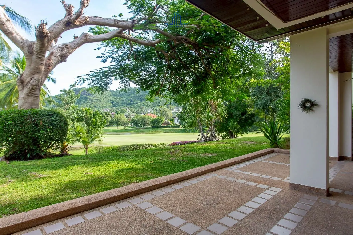 คอนโด 3 ห้องนอนสวยงาม พร้อมวิวสนามกอล์ฟ ที่ Palm Hills หัวหิน