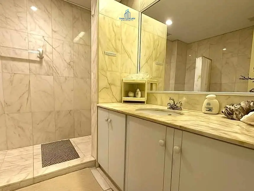 คอนโดหรูริมทะเล 4 ห้องนอน พร้อมวิวทะเล สำหรับขาย ที่ Dusit Thani หัวหิน