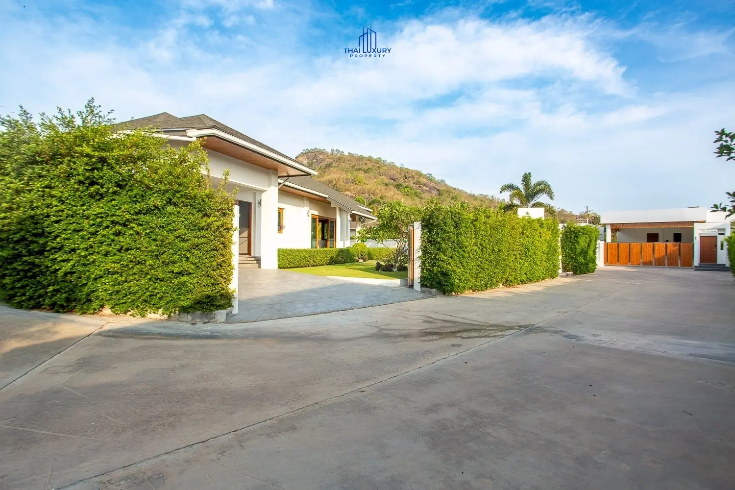 Modern Mountain View 3 Bedrooms Villa for Sale Near Downtown Hua Hin