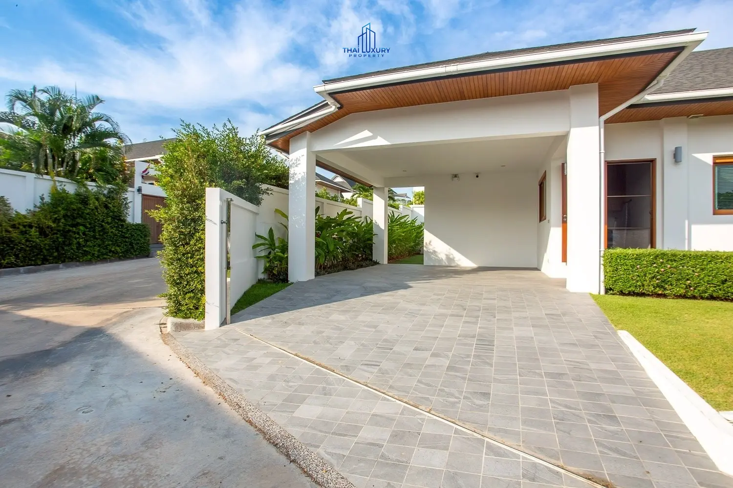 Modern Mountain View 3 Bedrooms Villa for Sale Near Downtown Hua Hin