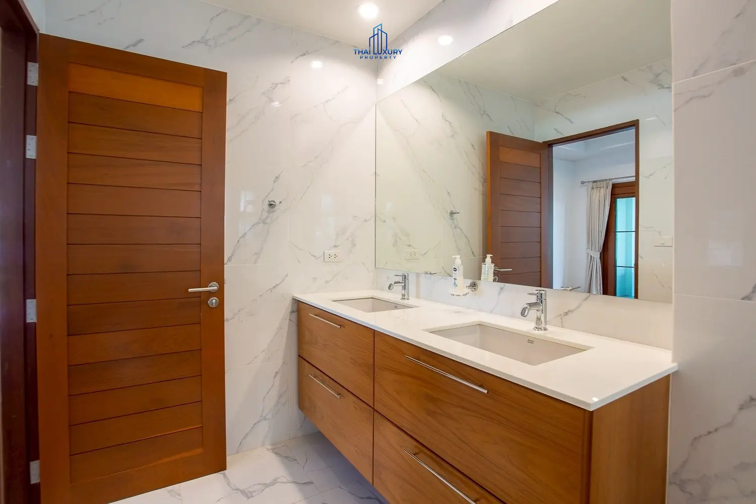Modern Mountain View 3 Bedrooms Villa for Sale Near Downtown Hua Hin