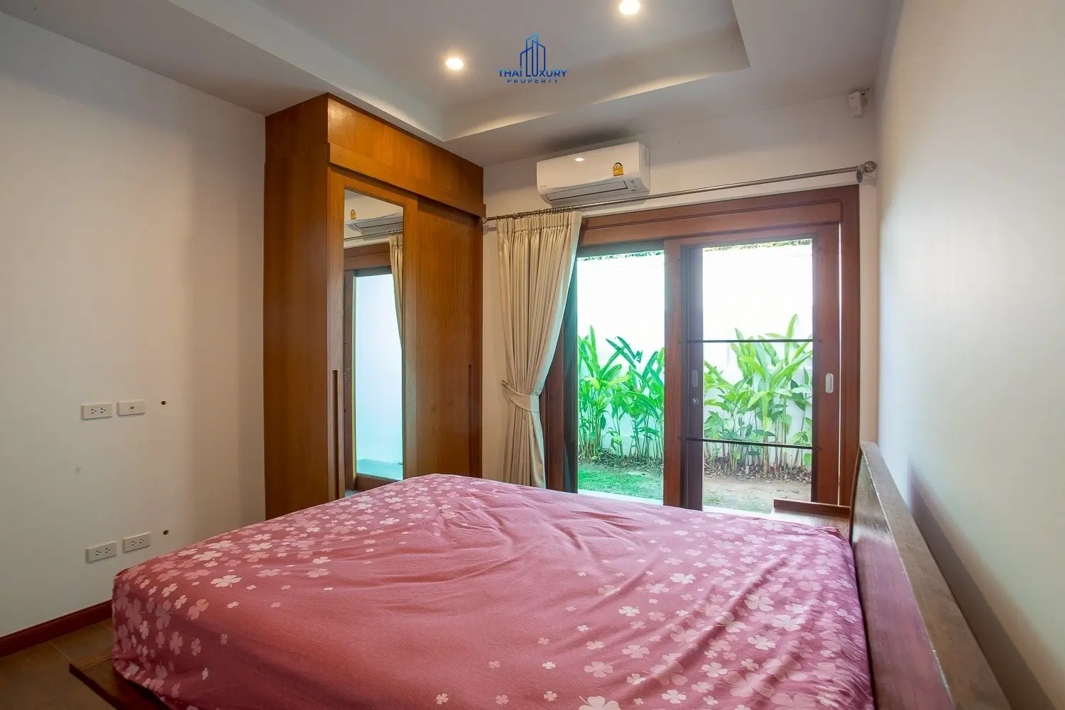 Modern Mountain View 3 Bedrooms Villa for Sale Near Downtown Hua Hin