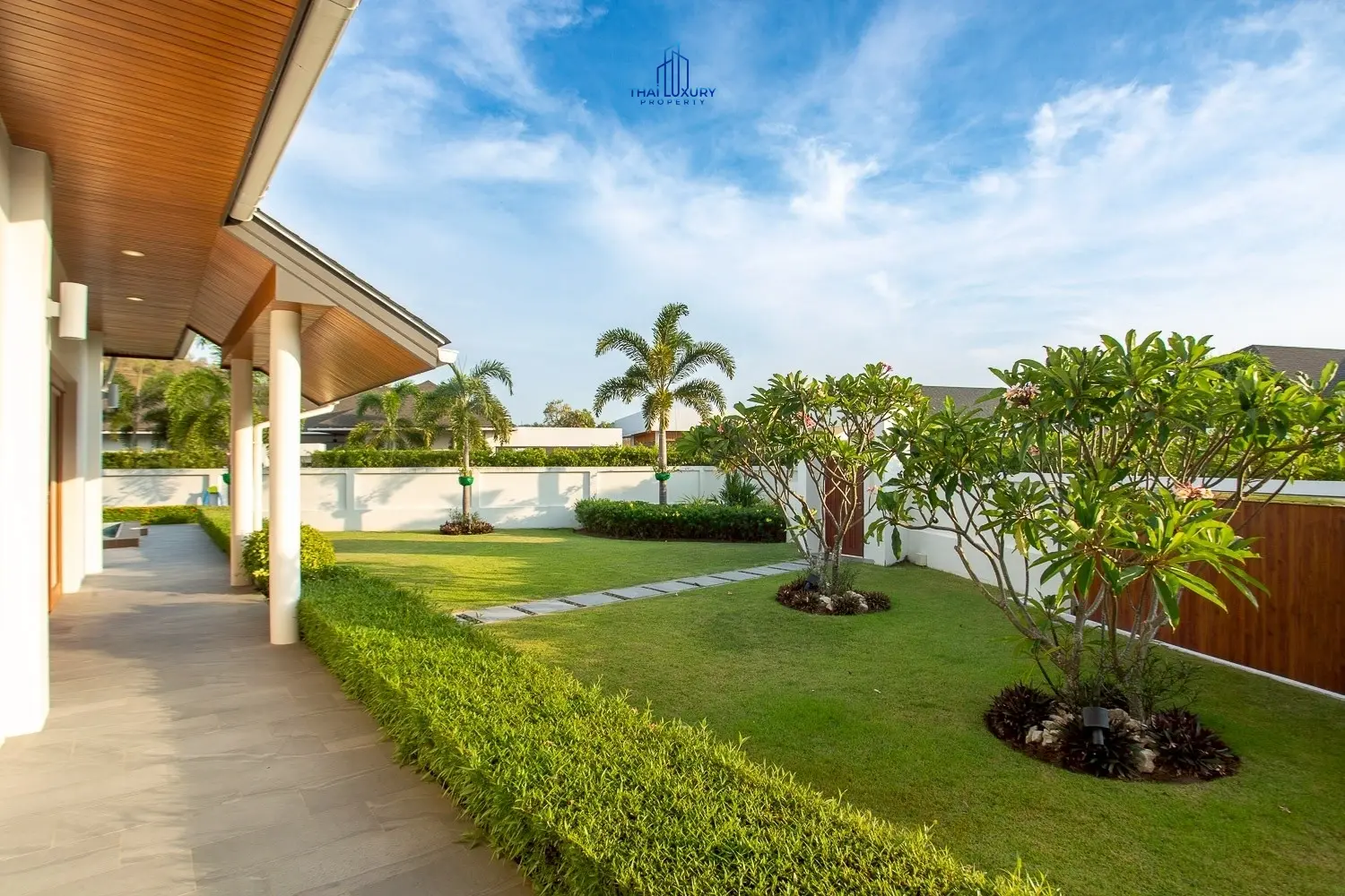 Modern Mountain View 3 Bedrooms Villa for Sale Near Downtown Hua Hin