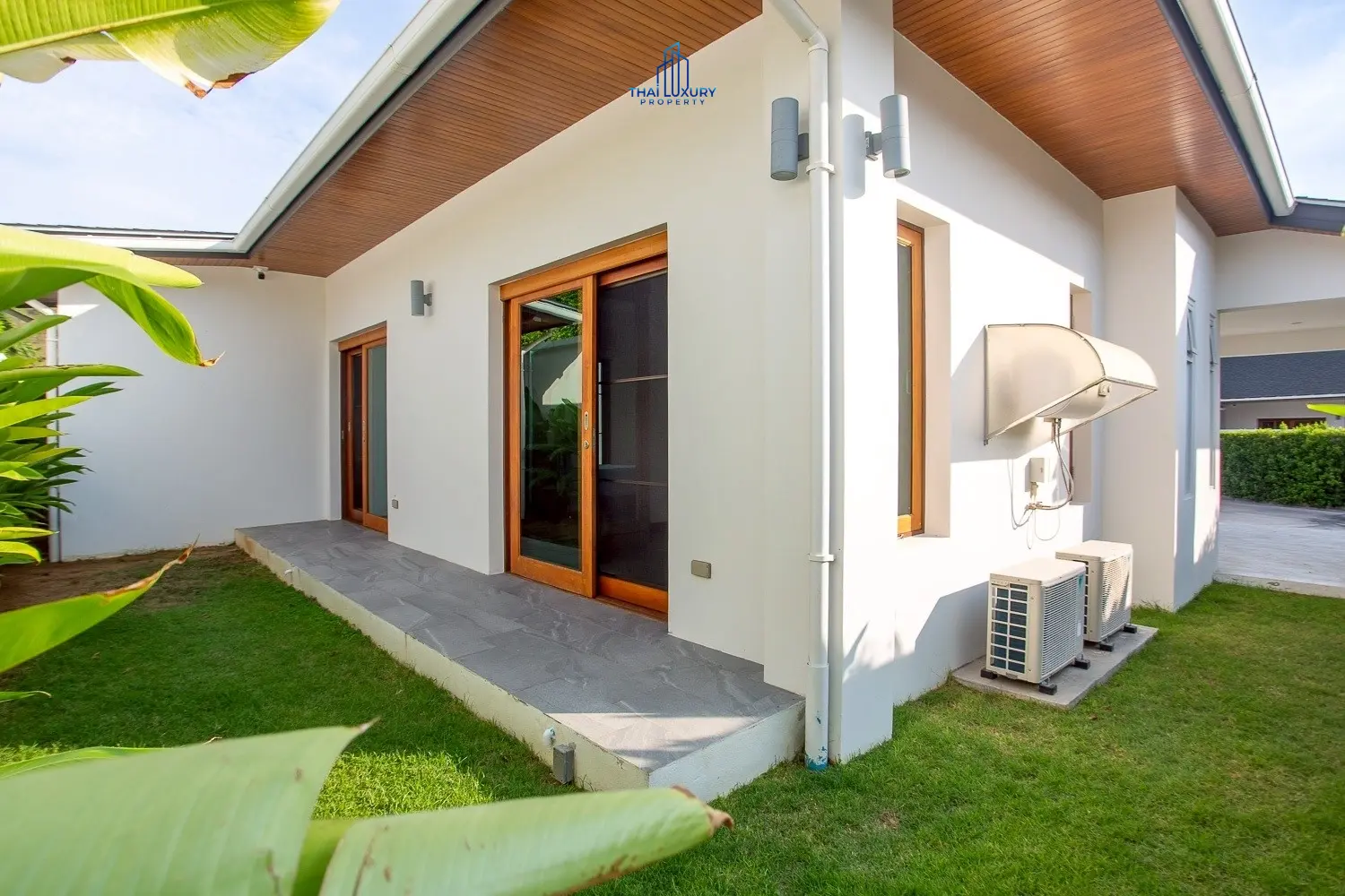 Modern Mountain View 3 Bedrooms Villa for Sale Near Downtown Hua Hin