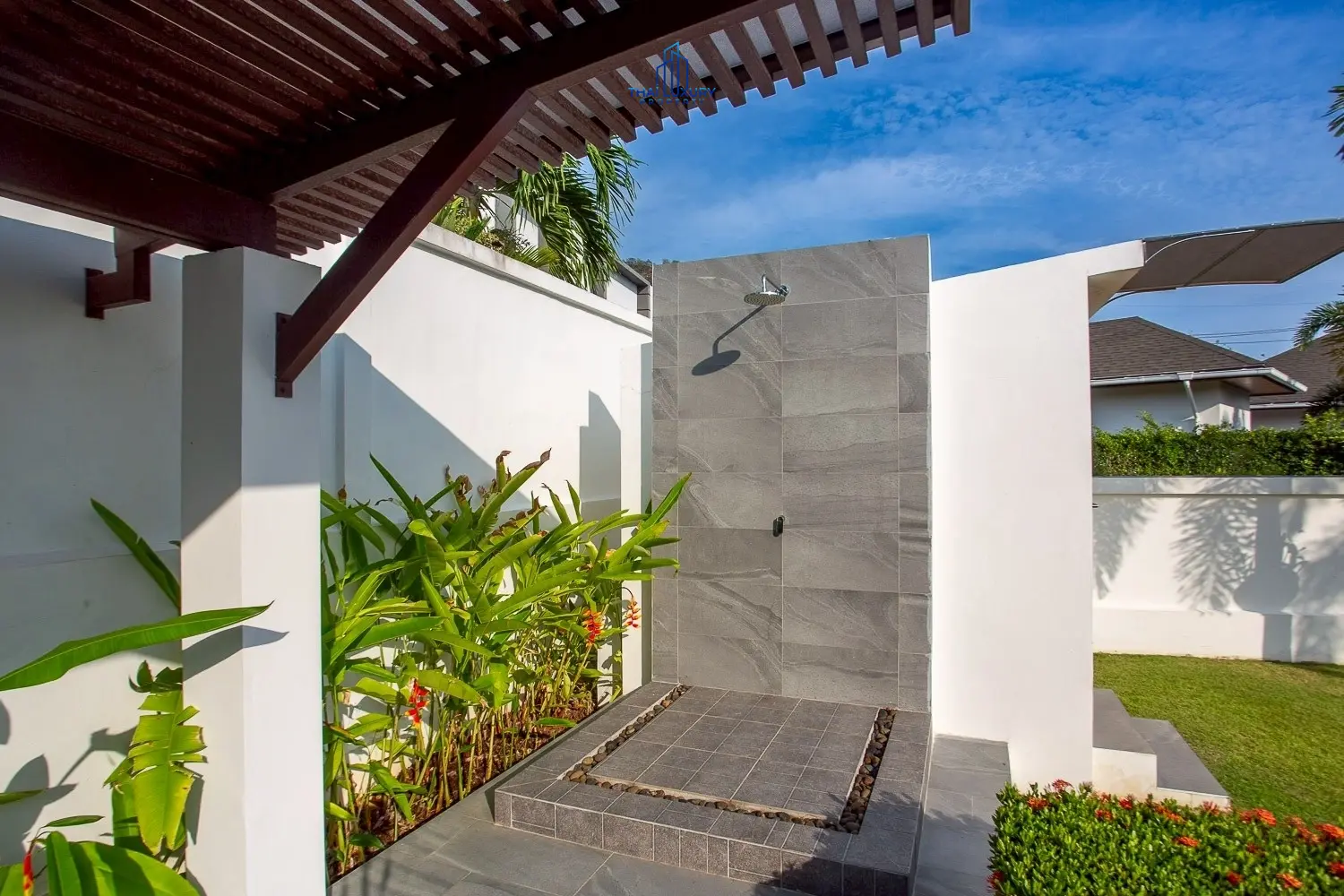 Modern Mountain View 3 Bedrooms Villa for Sale Near Downtown Hua Hin
