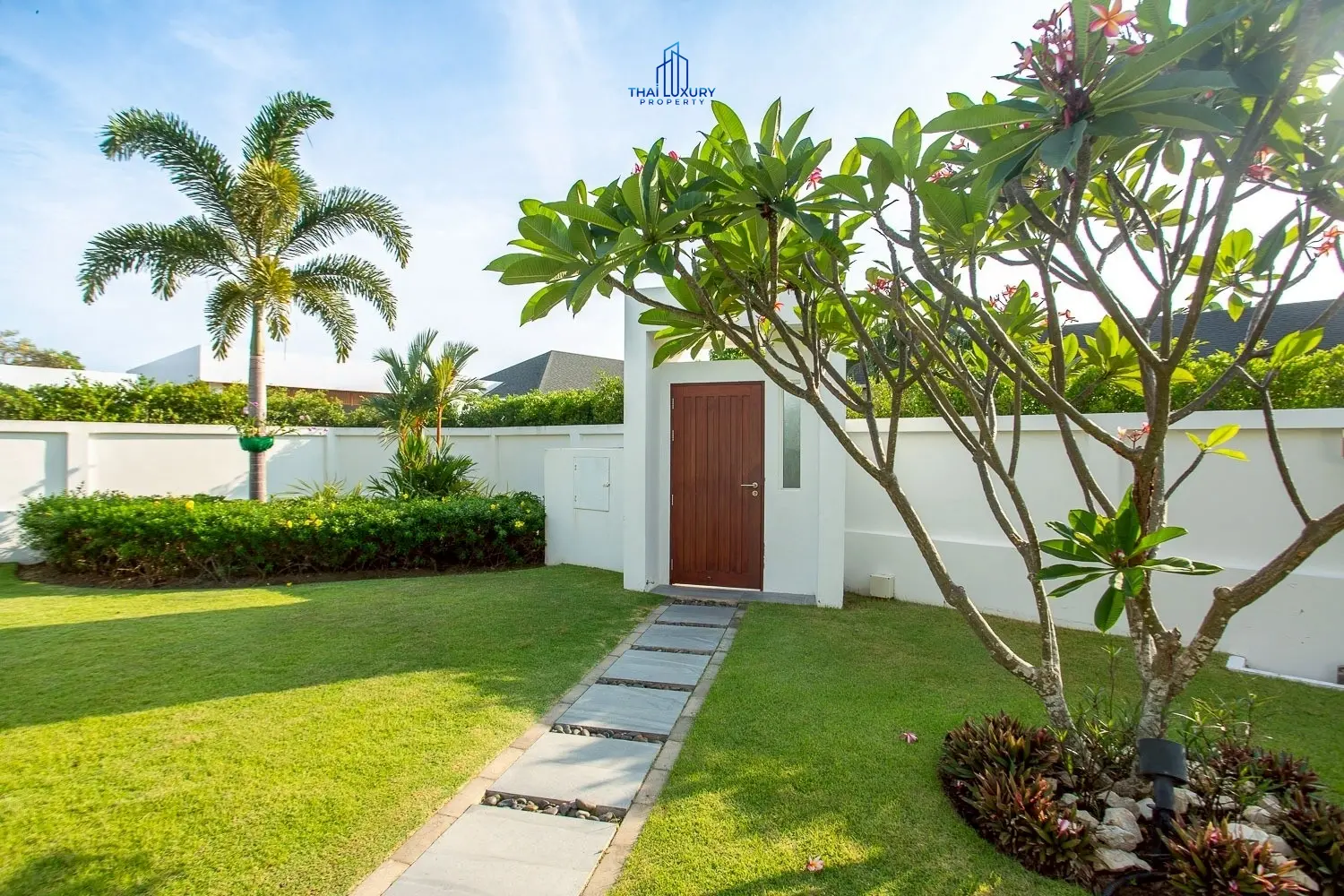 Modern Mountain View 3 Bedrooms Villa for Sale Near Downtown Hua Hin