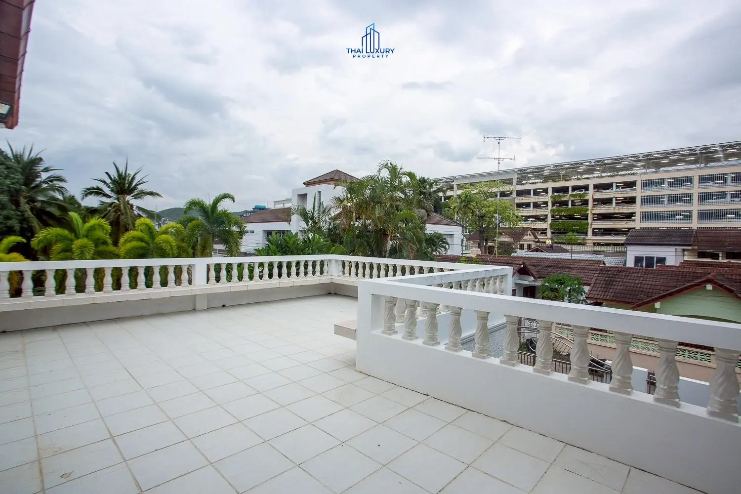 Luxury 2-Storey Pool Villa for Sale in Hua Hin City Center – Just 300 m from the Beach