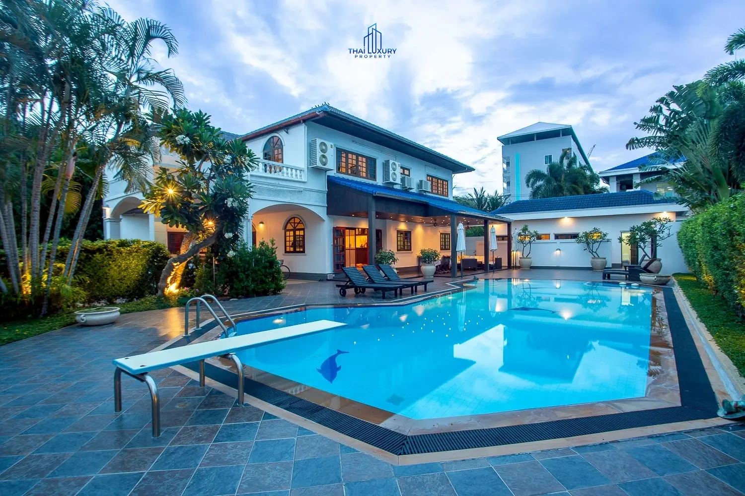 Luxury 2-Storey Pool Villa for Sale in Hua Hin City Center – Just 300 m from the Beach