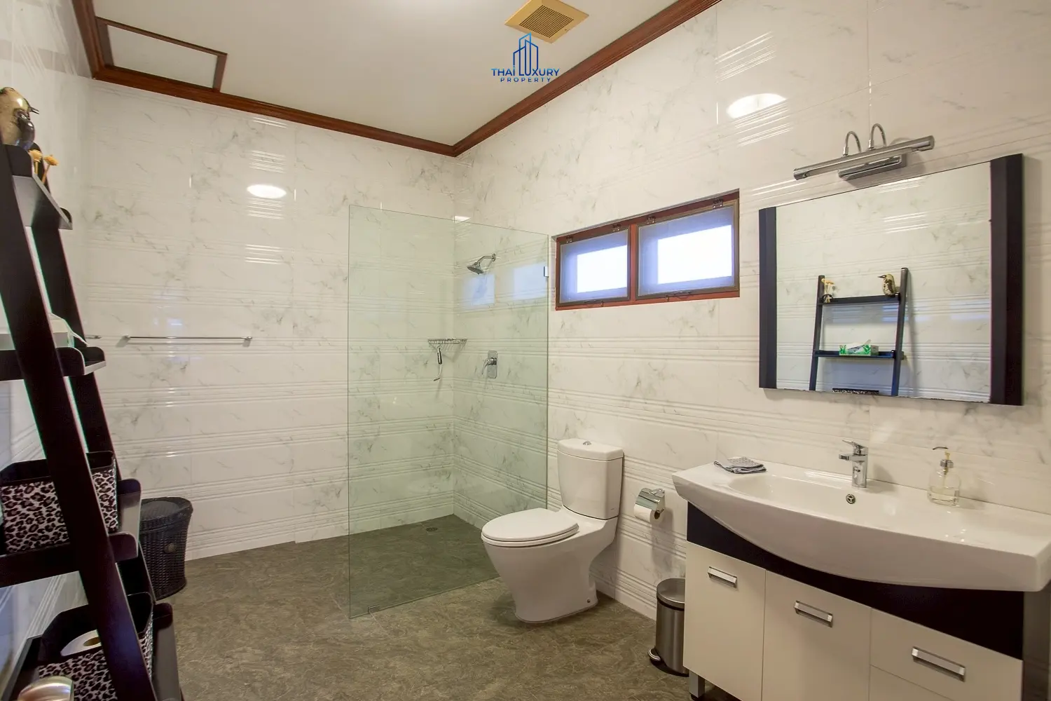 Luxury 2-Storey Pool Villa for Sale in Hua Hin City Center – Just 300 m from the Beach