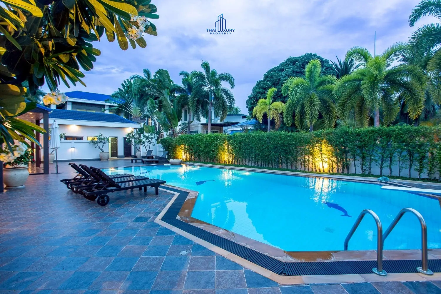 Luxury 2-Storey Pool Villa for Sale in Hua Hin City Center – Just 300 m from the Beach