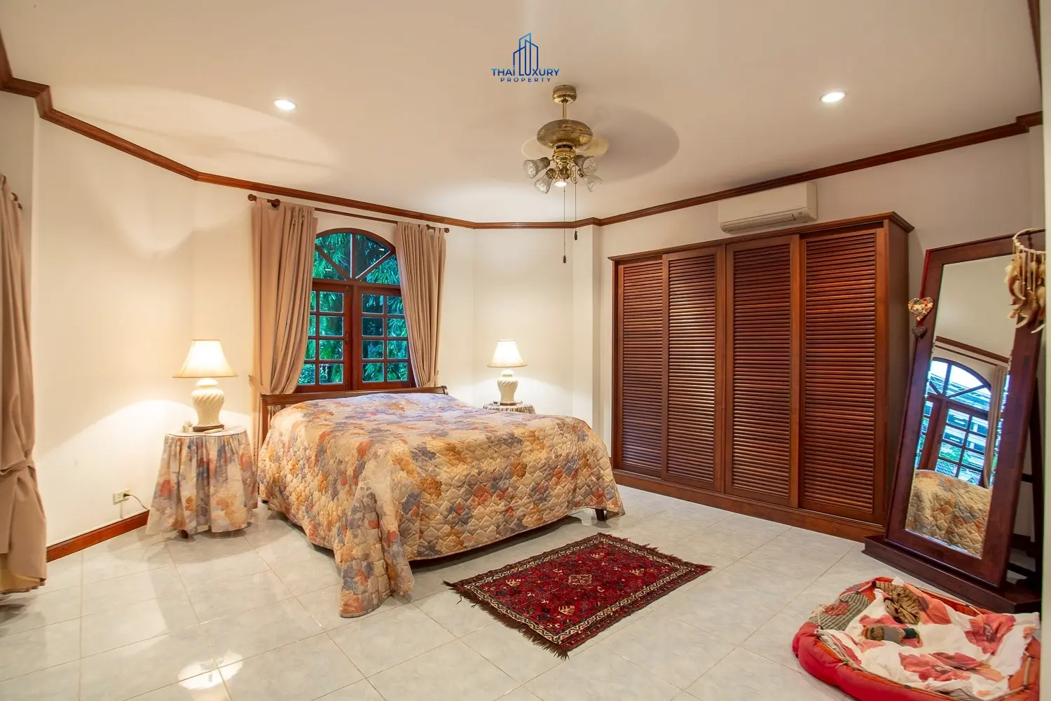 Luxury 2-Storey Pool Villa for Sale in Hua Hin City Center – Just 300 m from the Beach