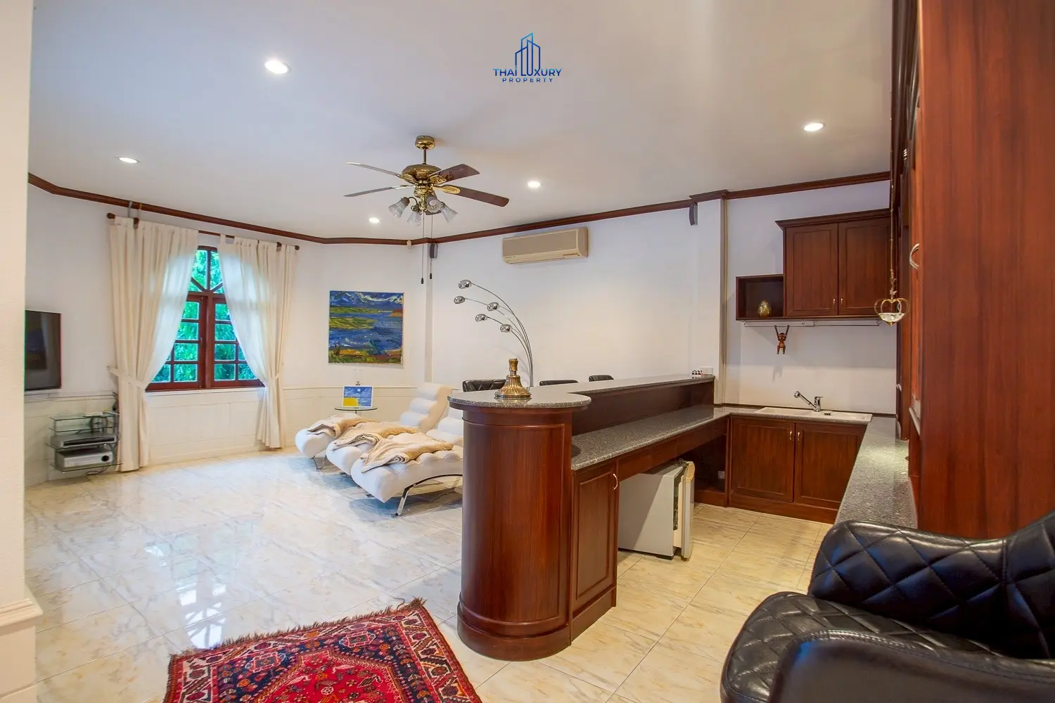 Luxury 2-Storey Pool Villa for Sale in Hua Hin City Center – Just 300 m from the Beach