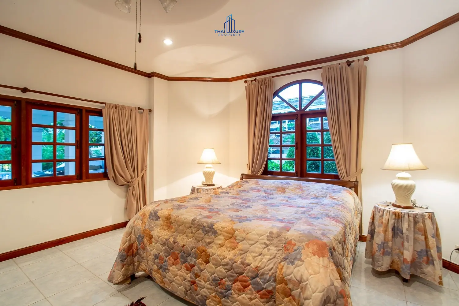 Luxury 2-Storey Pool Villa for Sale in Hua Hin City Center – Just 300 m from the Beach