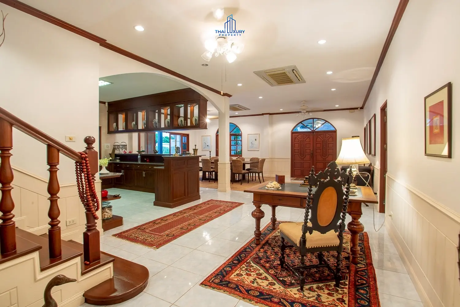 Luxury 2-Storey Pool Villa for Sale in Hua Hin City Center – Just 300 m from the Beach