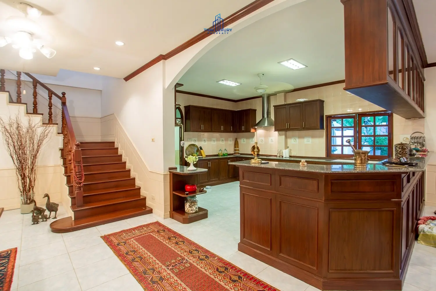 Luxury 2-Storey Pool Villa for Sale in Hua Hin City Center – Just 300 m from the Beach