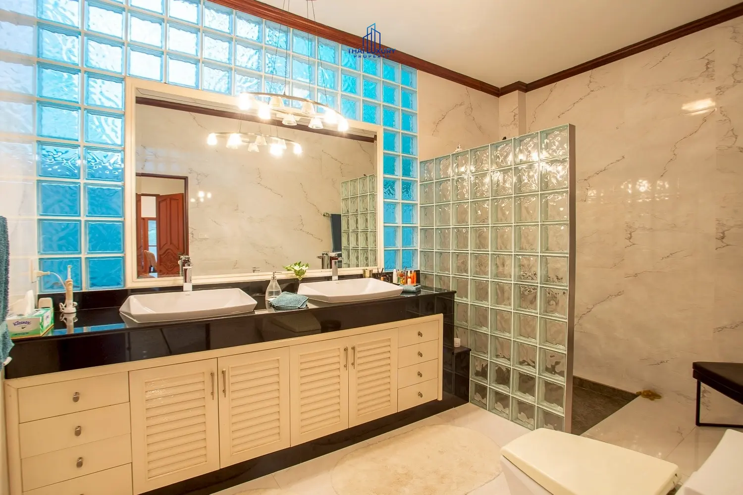 Luxury 2-Storey Pool Villa for Sale in Hua Hin City Center – Just 300 m from the Beach