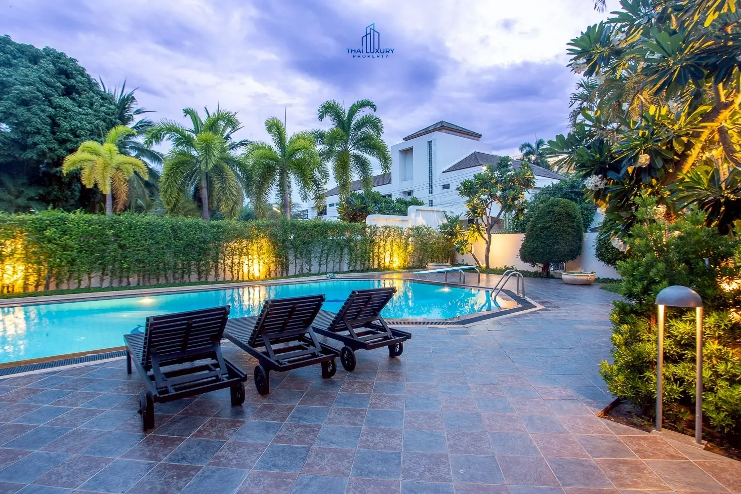 Luxury 2-Storey Pool Villa for Sale in Hua Hin City Center – Just 300 m from the Beach