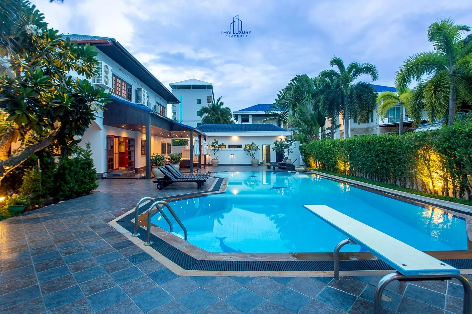 Luxury 2-Storey Pool Villa for Sale in Hua Hin City Center – Just 300 m from the Beach