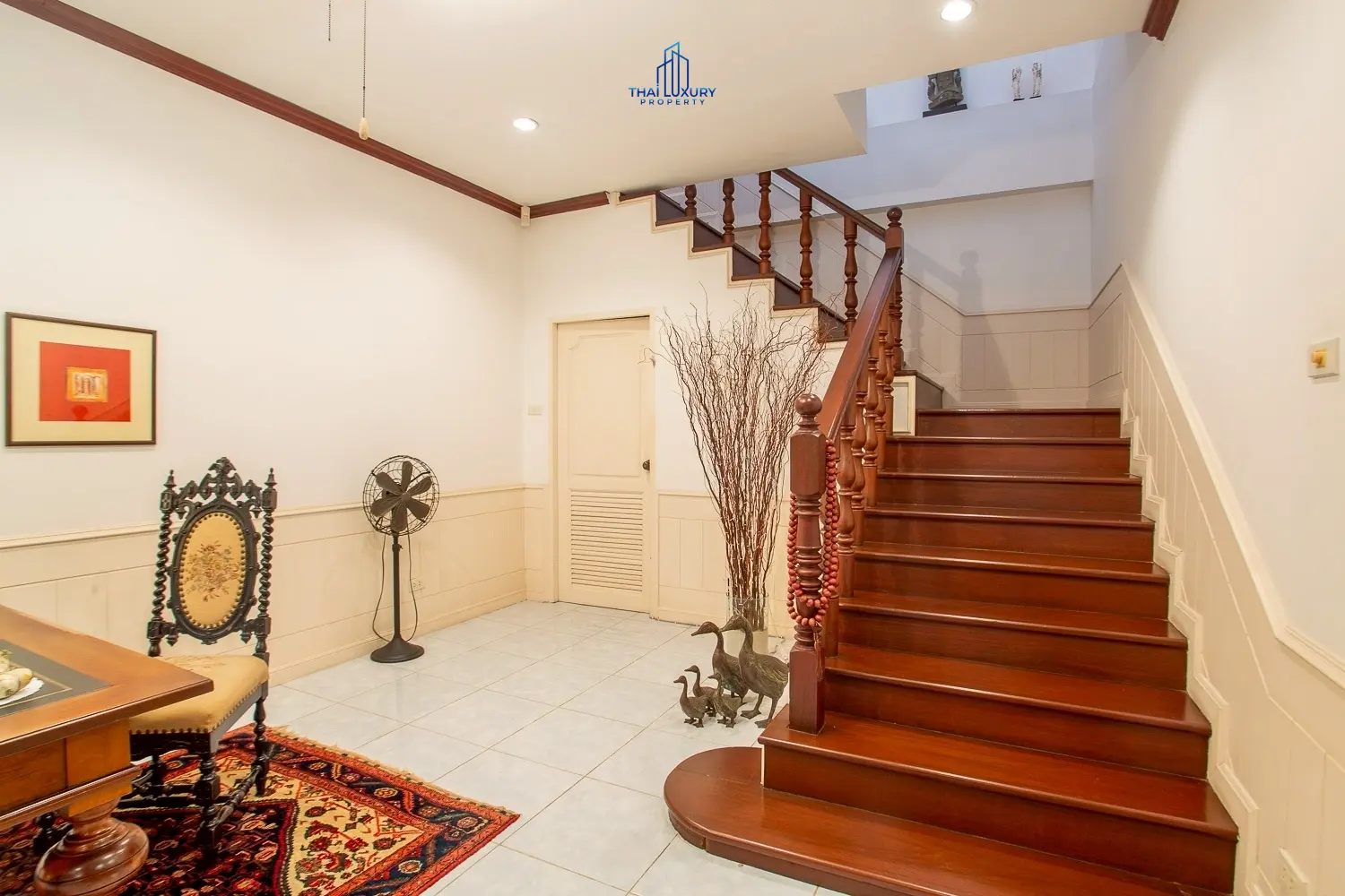 Luxury 2-Storey Pool Villa for Sale in Hua Hin City Center – Just 300 m from the Beach