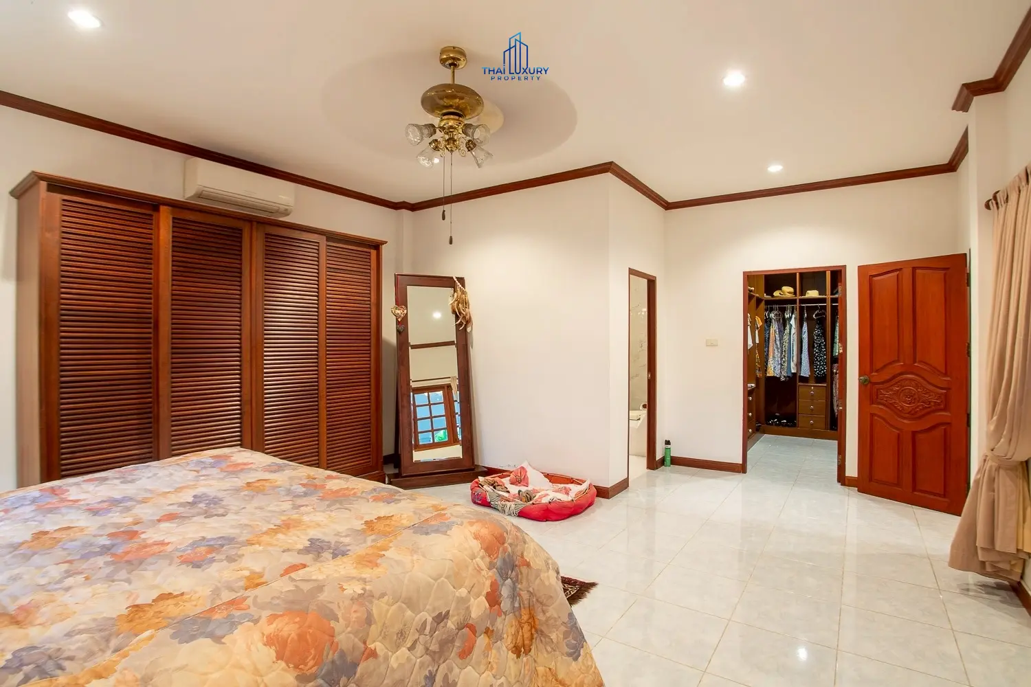 Luxury 2-Storey Pool Villa for Sale in Hua Hin City Center – Just 300 m from the Beach