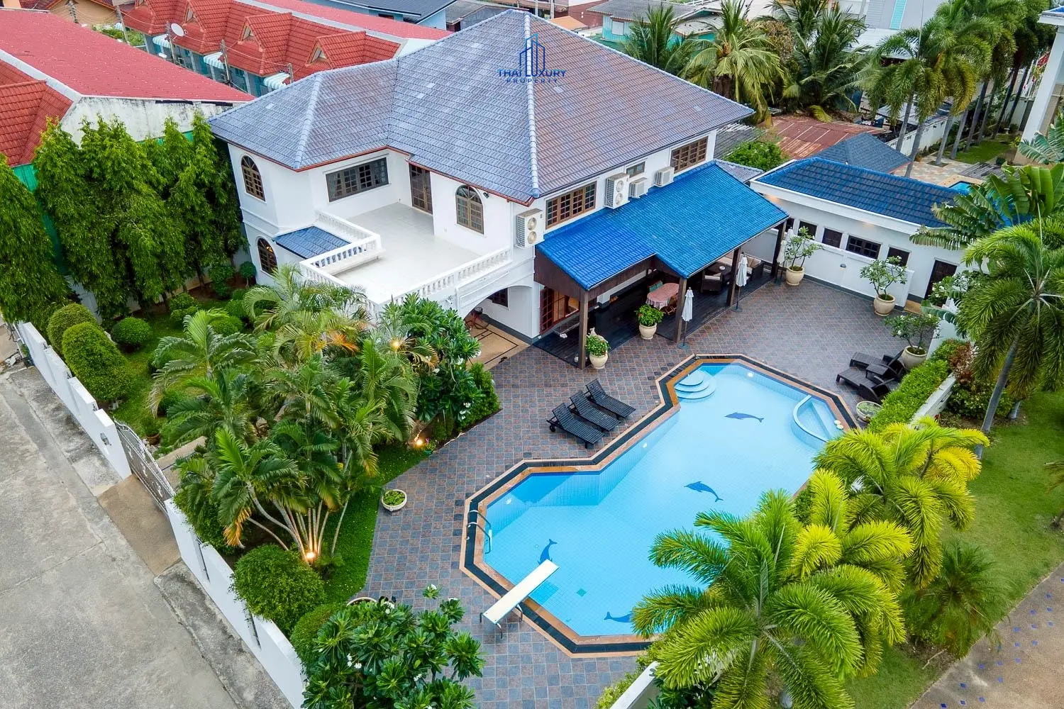 Luxury 2-Storey Pool Villa for Sale in Hua Hin City Center – Just 300 m from the Beach