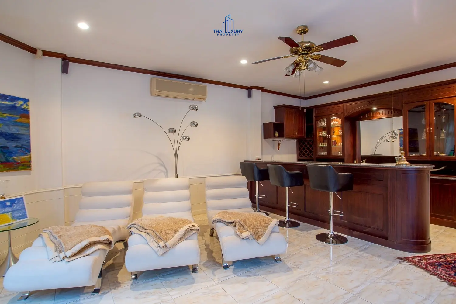 Luxury 2-Storey Pool Villa for Sale in Hua Hin City Center – Just 300 m from the Beach