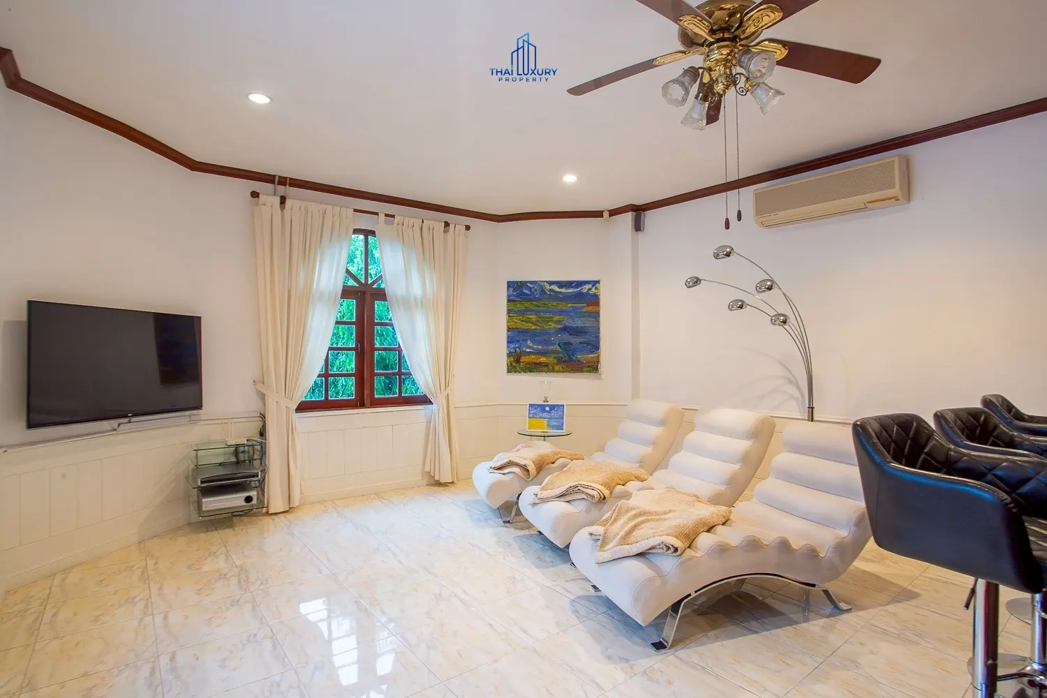 Luxury 2-Storey Pool Villa for Sale in Hua Hin City Center – Just 300 m from the Beach
