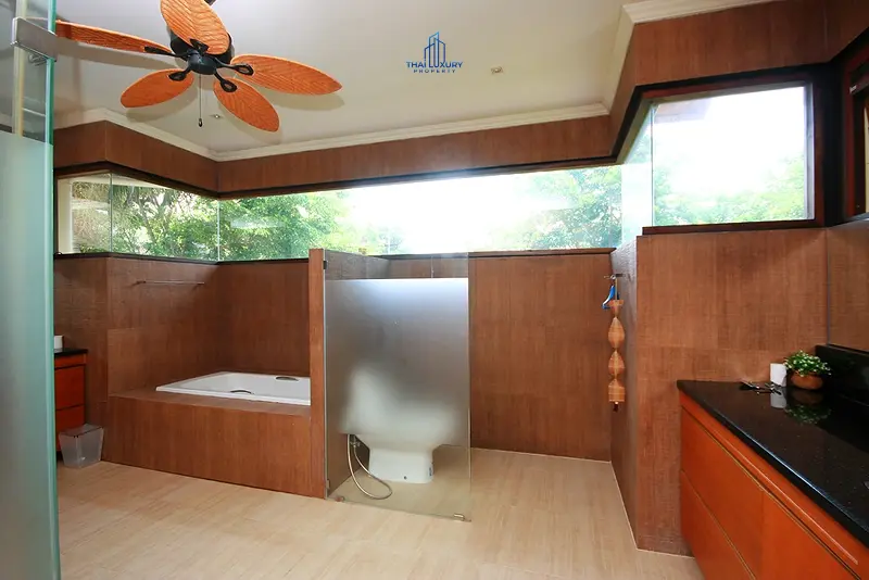 Fantastic Property in Palm Hills Golf Course For Sale