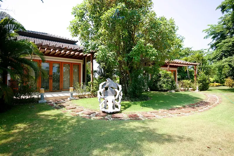 Fantastic Property in Palm Hills Golf Course For Sale
