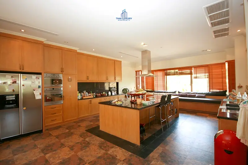 Fantastic Property in Palm Hills Golf Course For Sale