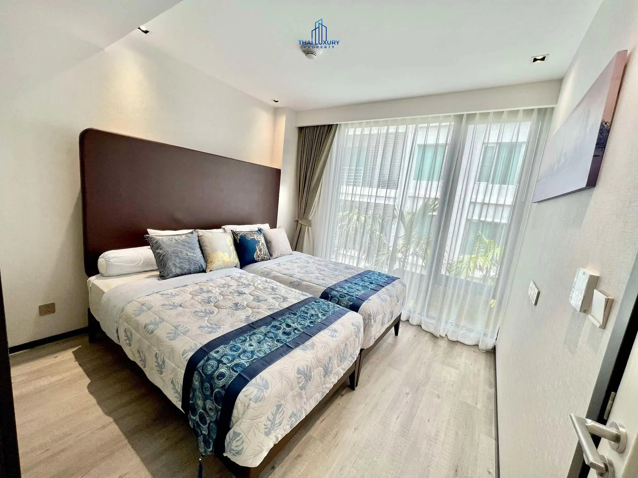 Luxury Condominium Pool View At InterContinental Residences Hua Hin For Sale