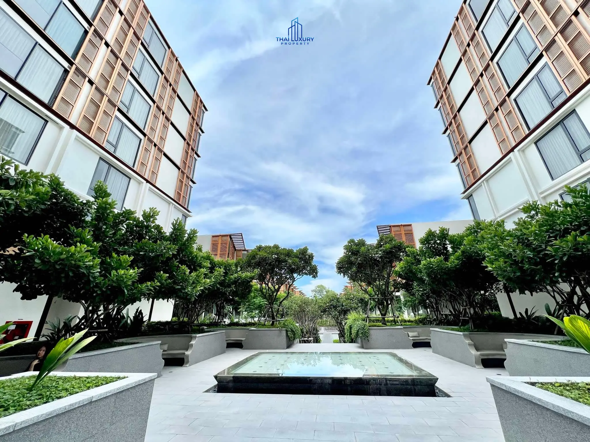 Luxury Condominium Pool View At InterContinental Residences Hua Hin For Sale
