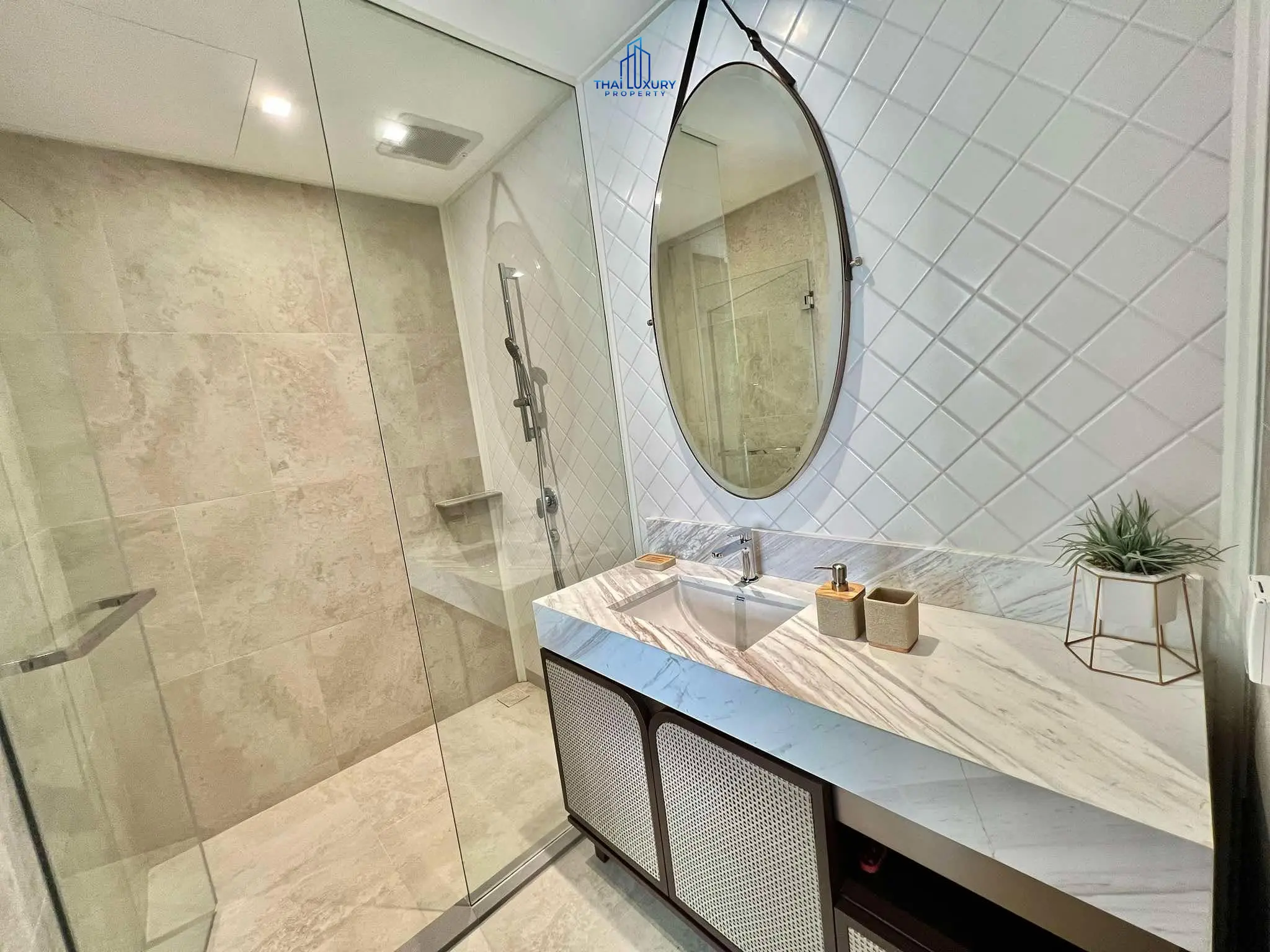 Luxury Condominium Pool View At InterContinental Residences Hua Hin For Sale
