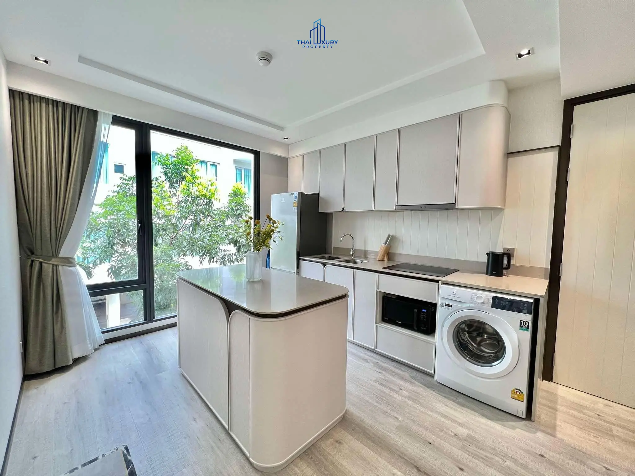 Luxury Condominium Pool View At InterContinental Residences Hua Hin For Sale