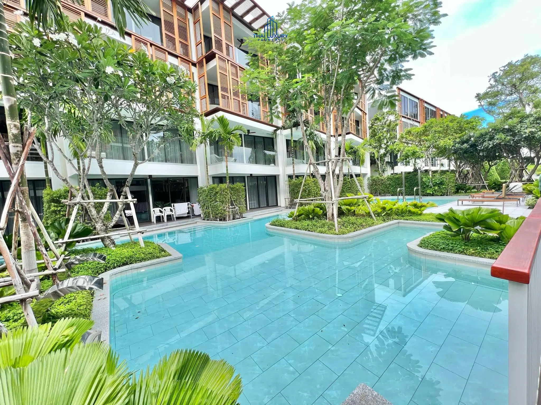Luxury Condominium Pool View At InterContinental Residences Hua Hin For Sale