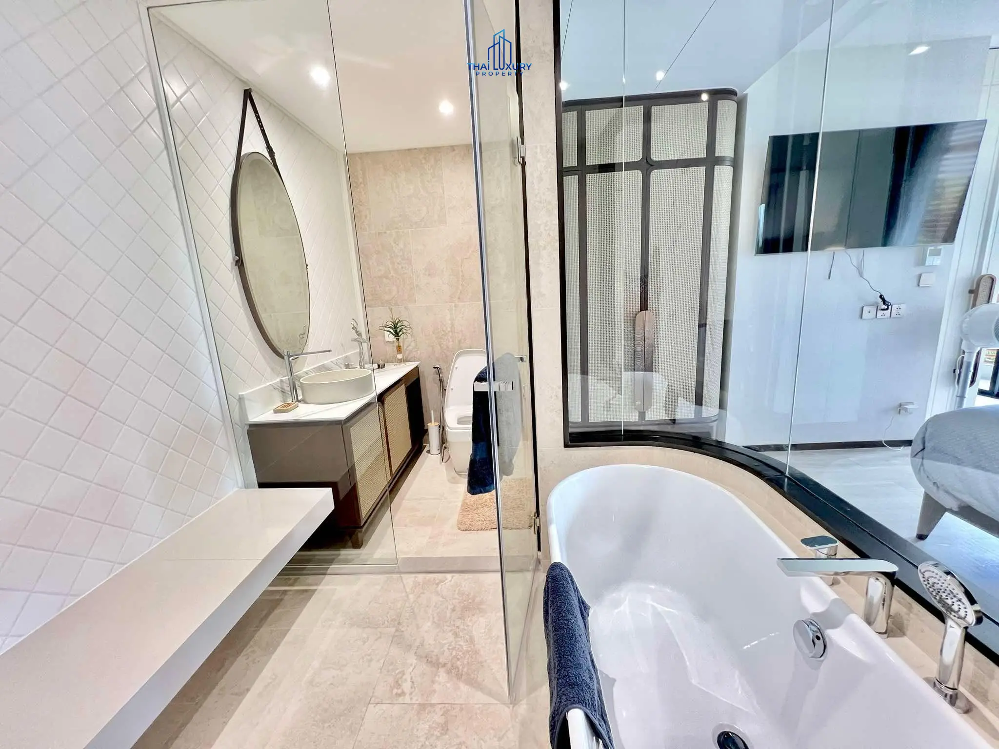 Luxury Condominium Pool View At InterContinental Residences Hua Hin For Sale
