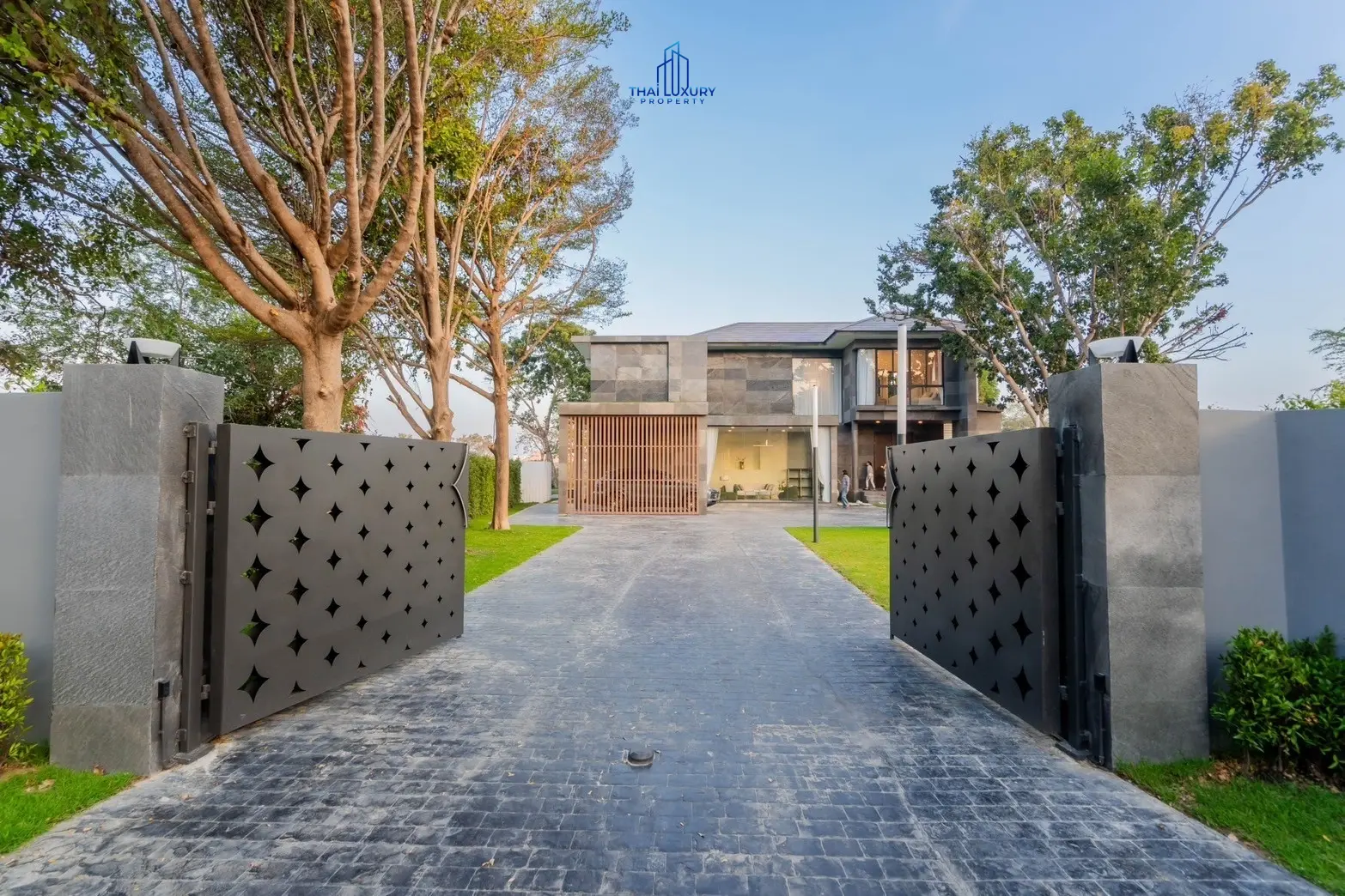 Luxury Modern Pool Villa Cha-Am Hua Hin At Palm Hills Golf Course For Sale