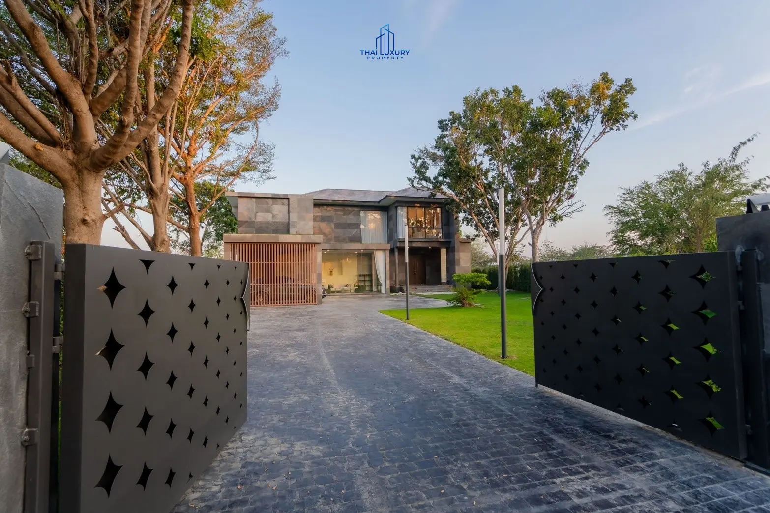 Luxury Modern Pool Villa Cha-Am Hua Hin At Palm Hills Golf Course For Sale
