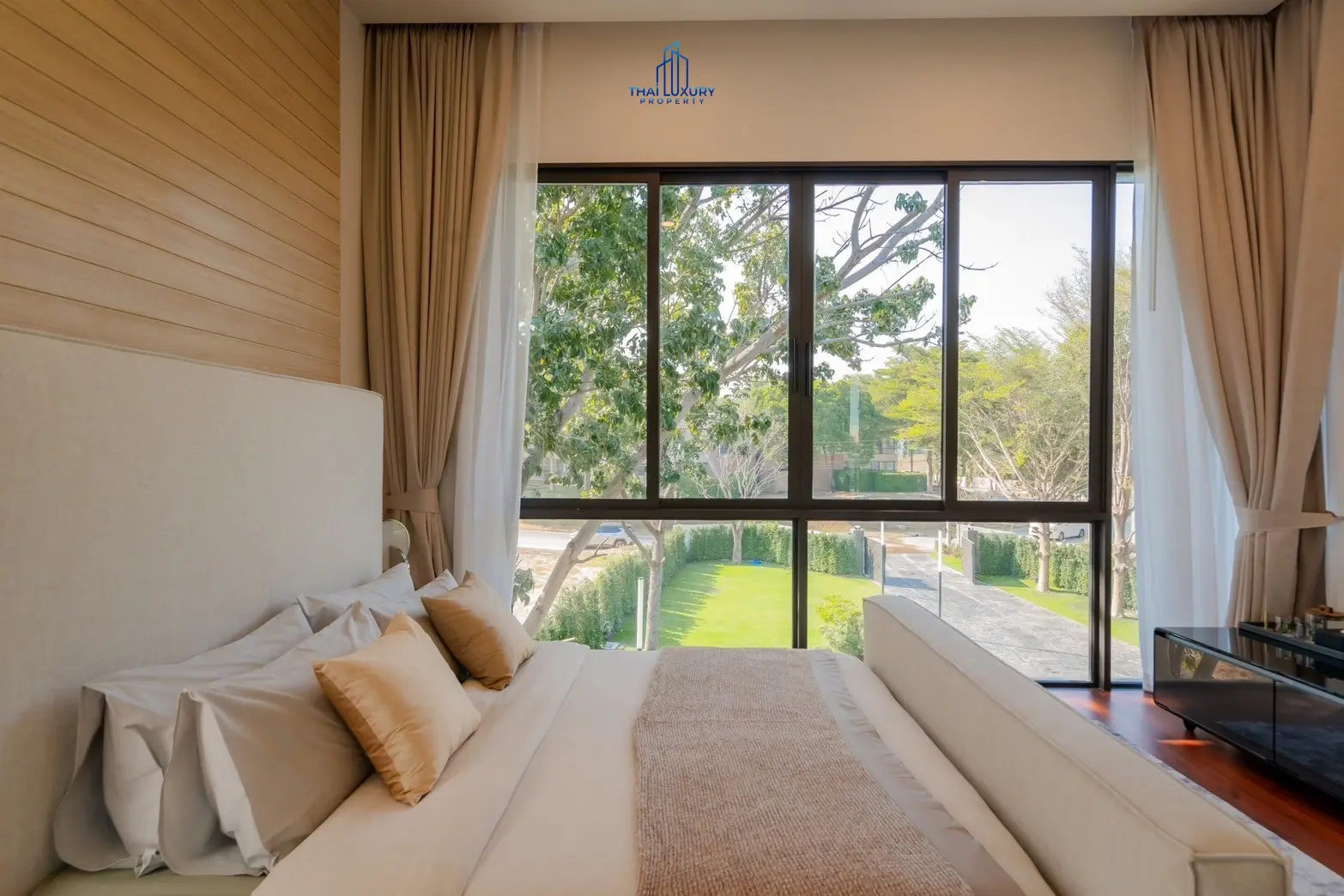 Luxury Modern Pool Villa Cha-Am Hua Hin At Palm Hills Golf Course For Sale