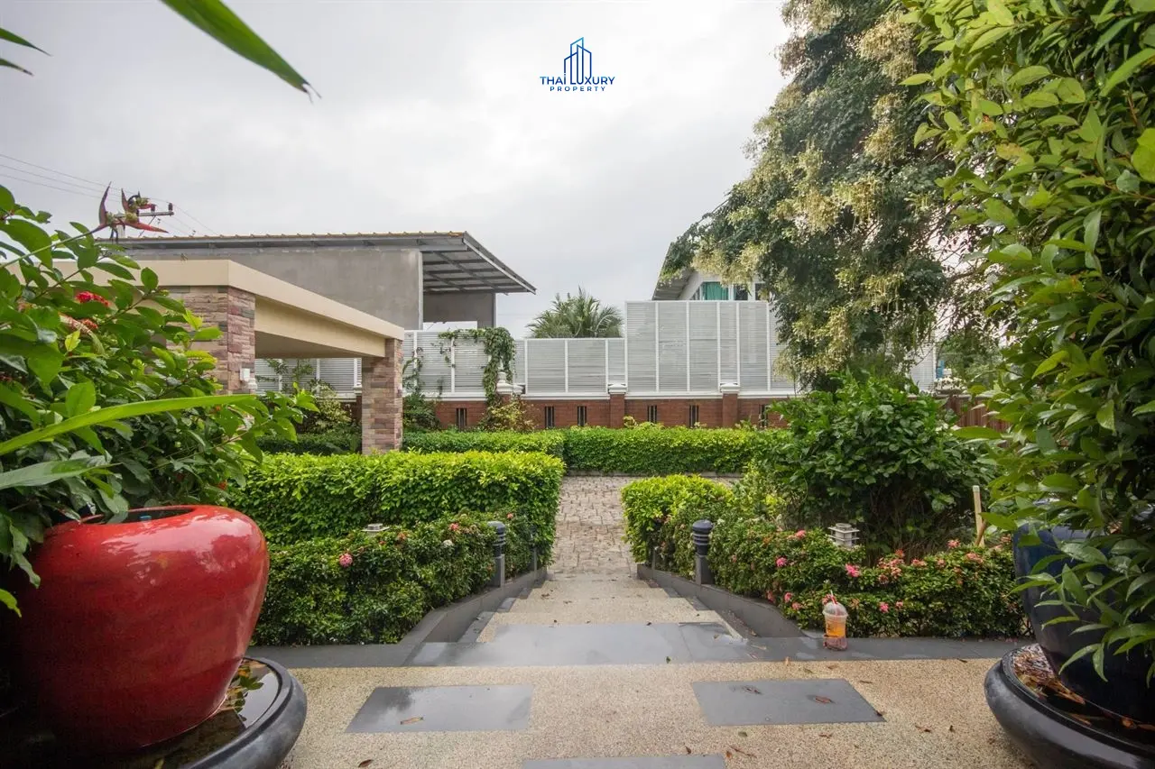 Spacious 4-Bedroom Beachfront Villa with Private Pool in Hua Hin