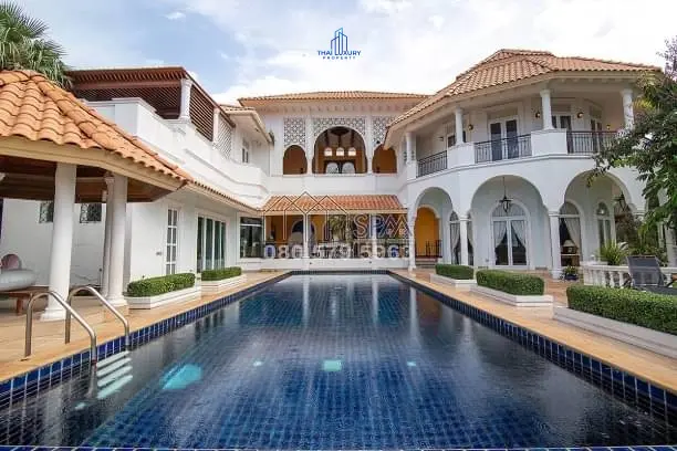 Spacious 4-Bedroom Mediterranean-Style Villa with Pool and Lake Views in Cha-Am