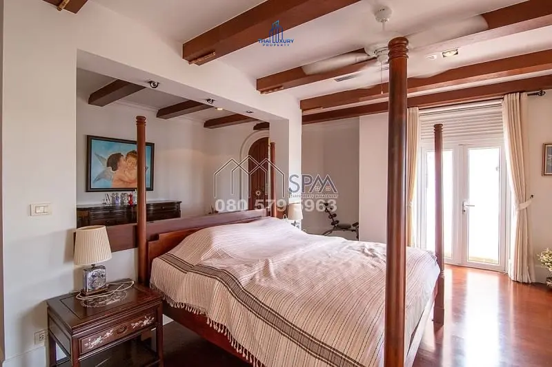 Spacious 4-Bedroom Mediterranean-Style Villa with Pool and Lake Views in Cha-Am