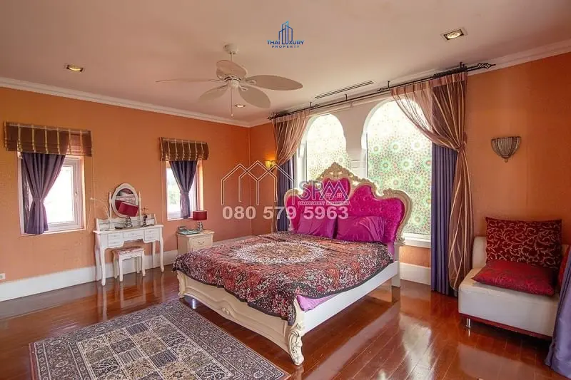 Spacious 4-Bedroom Mediterranean-Style Villa with Pool and Lake Views in Cha-Am