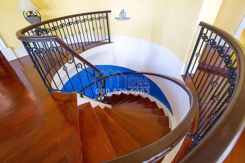 Spacious 4-Bedroom Mediterranean-Style Villa with Pool and Lake Views in Cha-Am