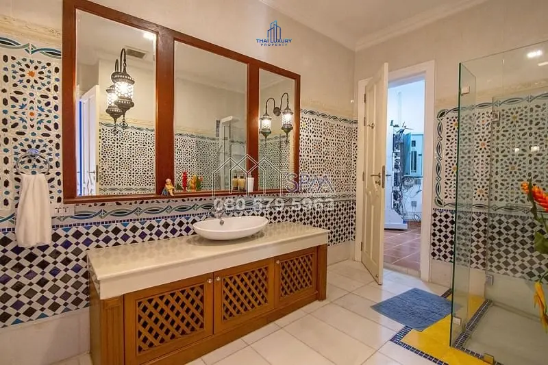 Spacious 4-Bedroom Mediterranean-Style Villa with Pool and Lake Views in Cha-Am