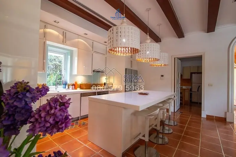 Spacious 4-Bedroom Mediterranean-Style Villa with Pool and Lake Views in Cha-Am