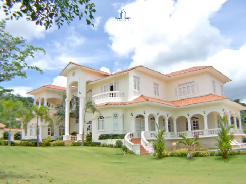 Spacious 5-Bedroom Mediterranean Villa with Pool in Hua Hin