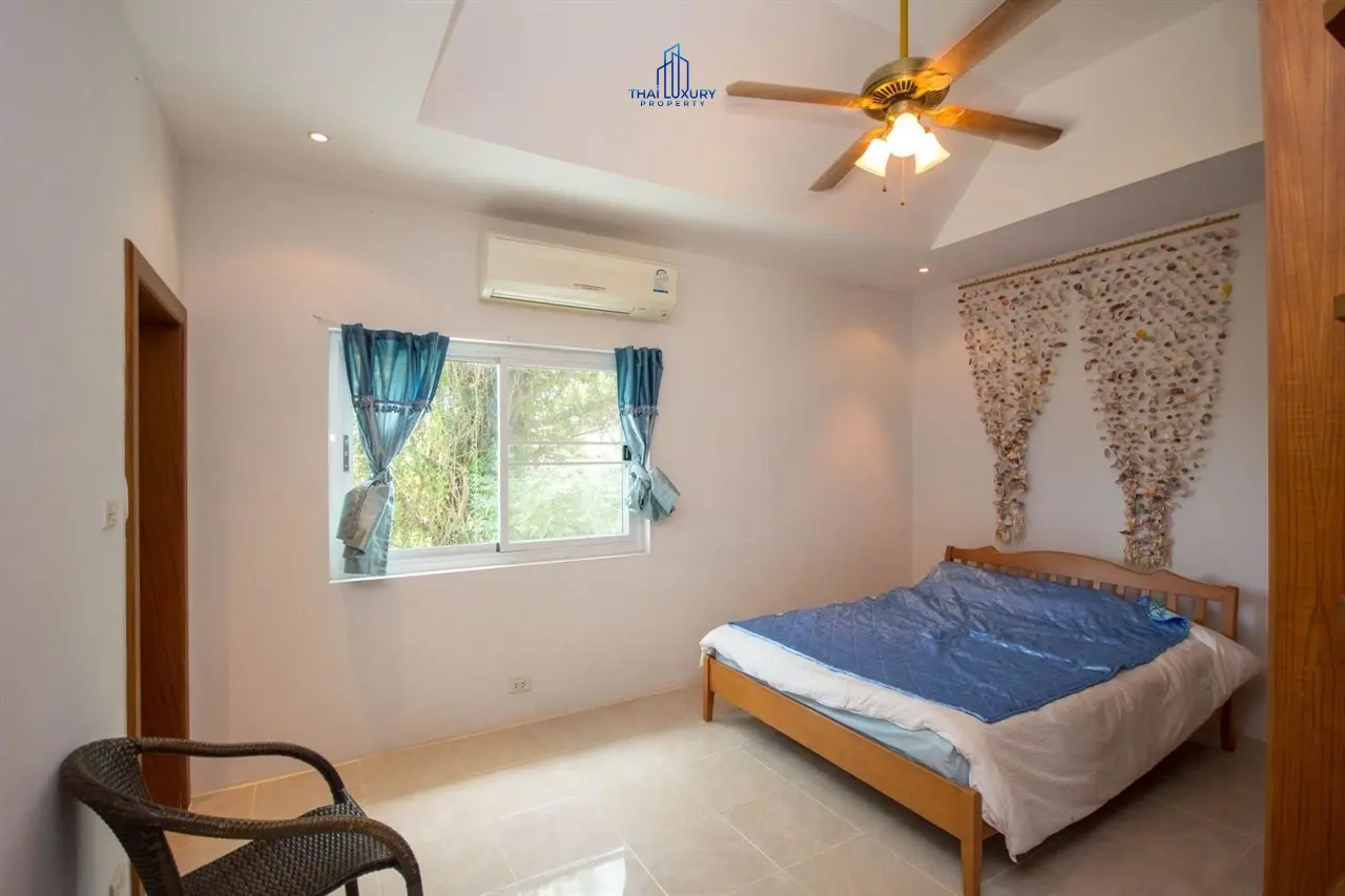 Charming 3-Bedroom Villa with Large Pool and Tropical Garden in Hin Lek Fai