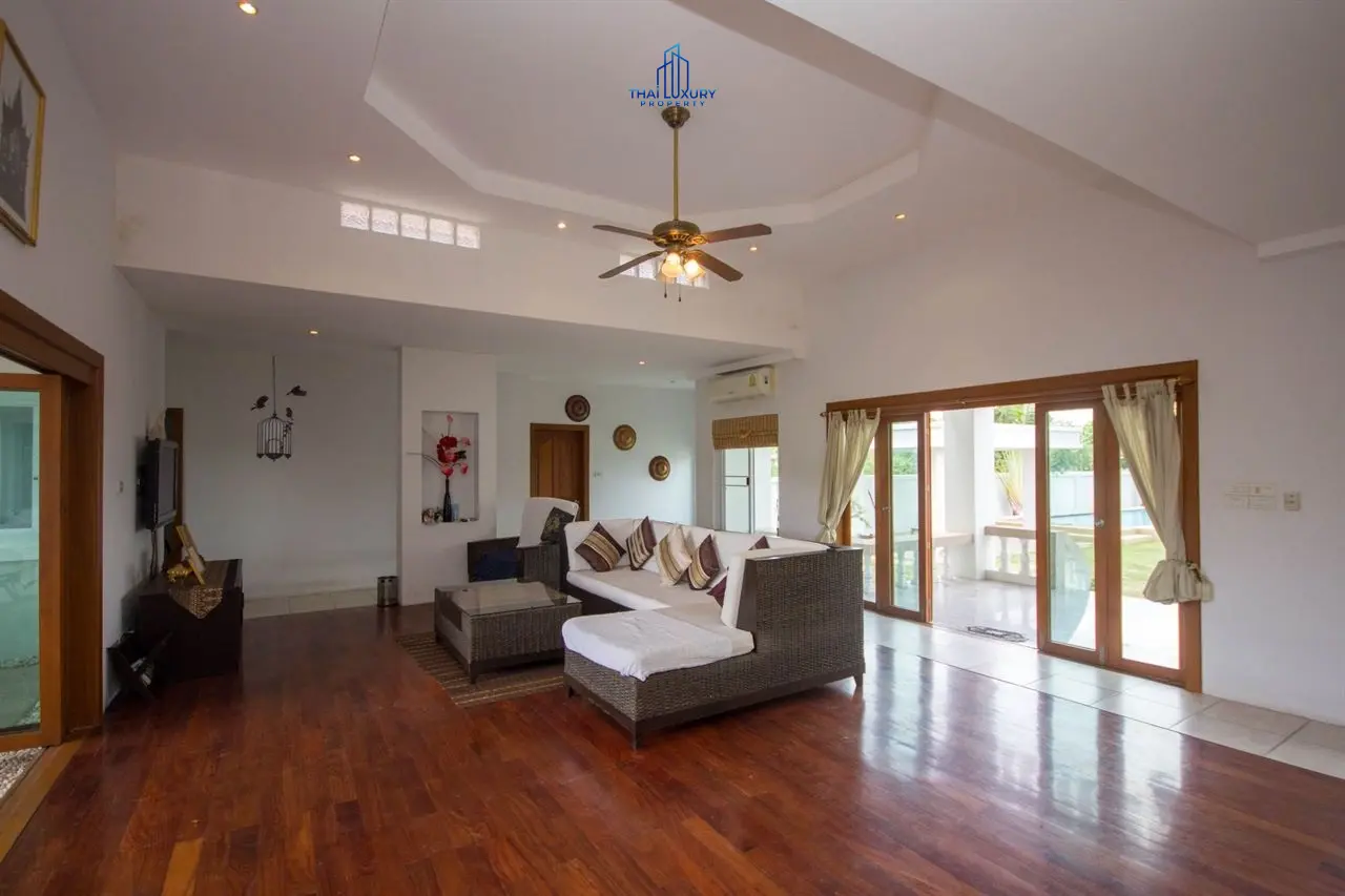 Charming 3-Bedroom Villa with Large Pool and Tropical Garden in Hin Lek Fai
