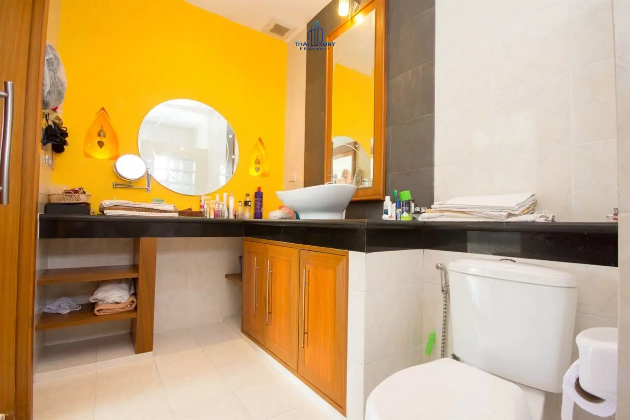 Charming 3-Bedroom Villa with Large Pool and Tropical Garden in Hin Lek Fai